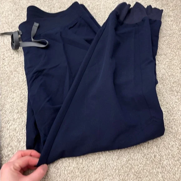 Figs navy scrub SET rafaela top (M) and classic zamora joggers (LP) - Picture 3 of 6